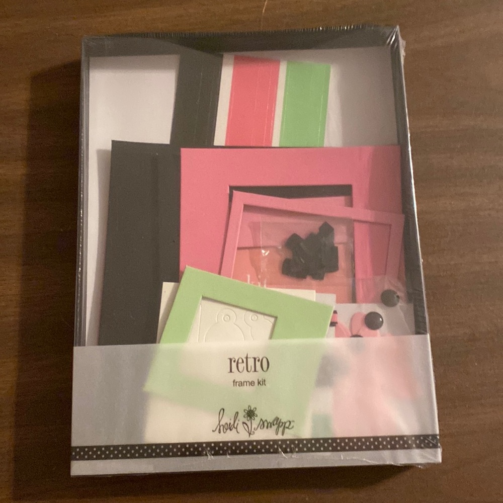 New in Box - Retro Frame and Flower Kit Heidi Swapp